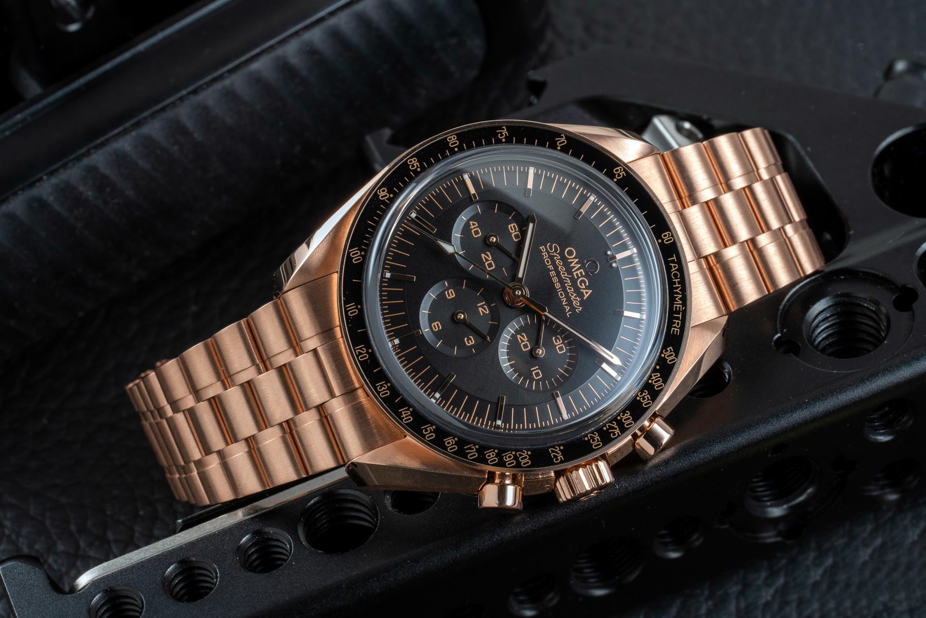 OMEGA SPEEDMASTER MOONWATCH PROFESSIONAL SEDNA GOLD